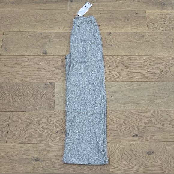 ALO Yoga Unisex Gray Zip-Up Hoodie and Jogger Set - Picture 9 of 16